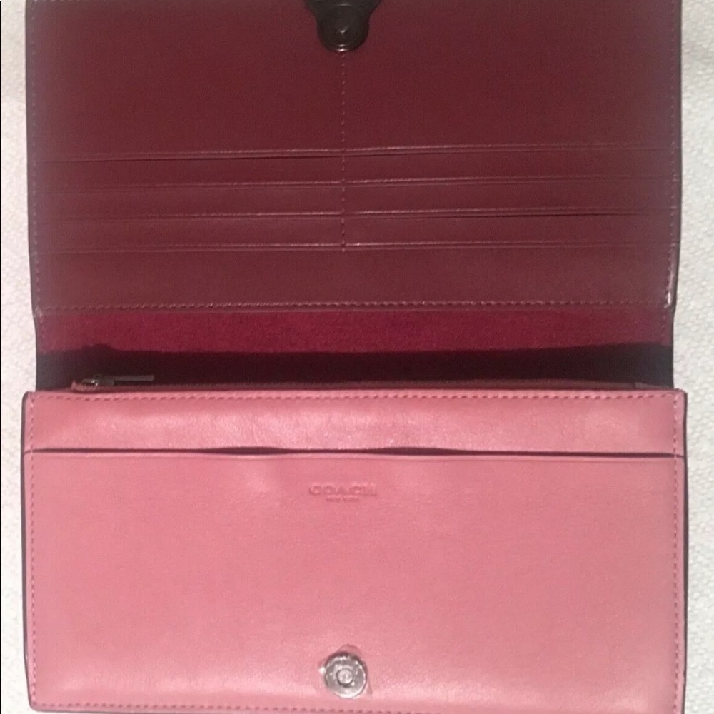 ISO!!!🌻🌷Coach Dreamer wallet in true pink~ ty☺️